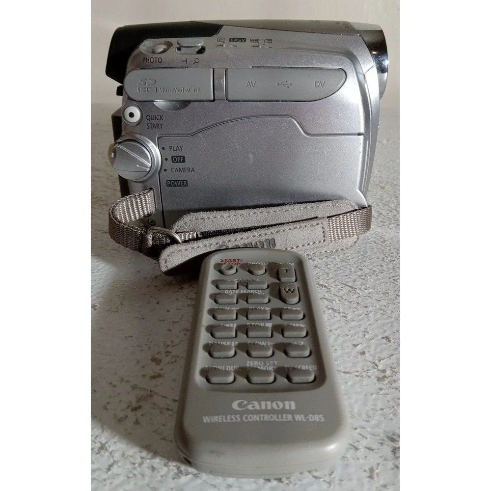 Canon ZR850 Mini DVD Camcorder With Remote, Charger